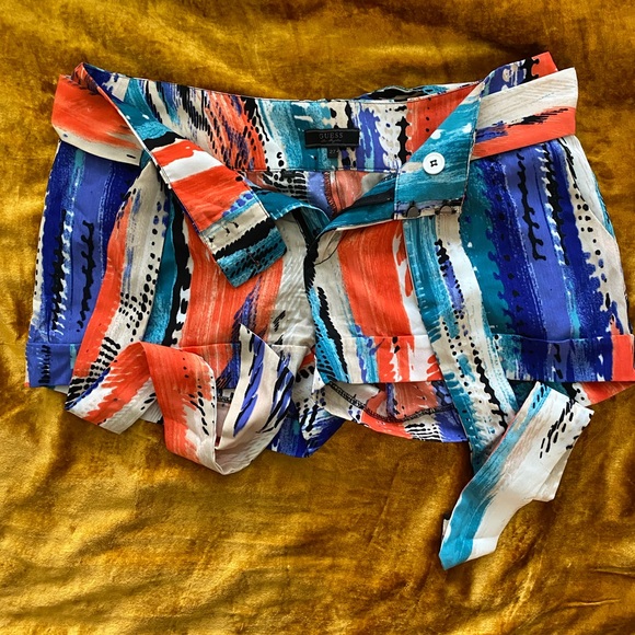 GUESS SHORTS - Picture 2 of 2
